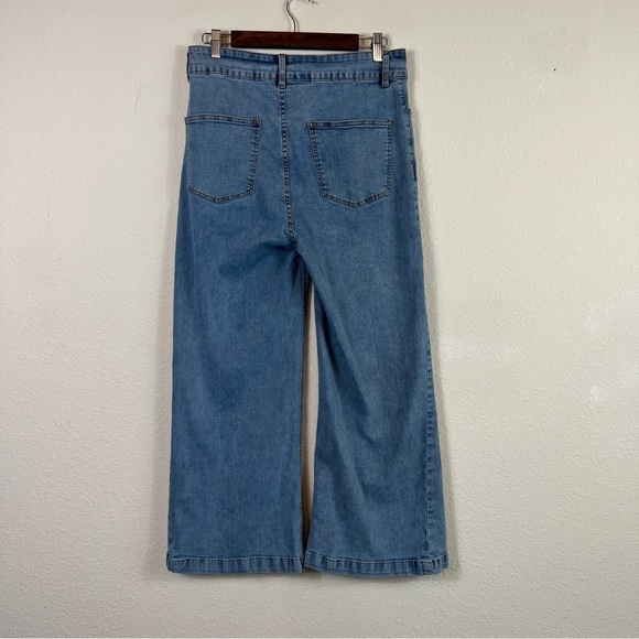 Lulus Flare Leg Light Wash Denim Jeans Size Large - Picture 3 of 6